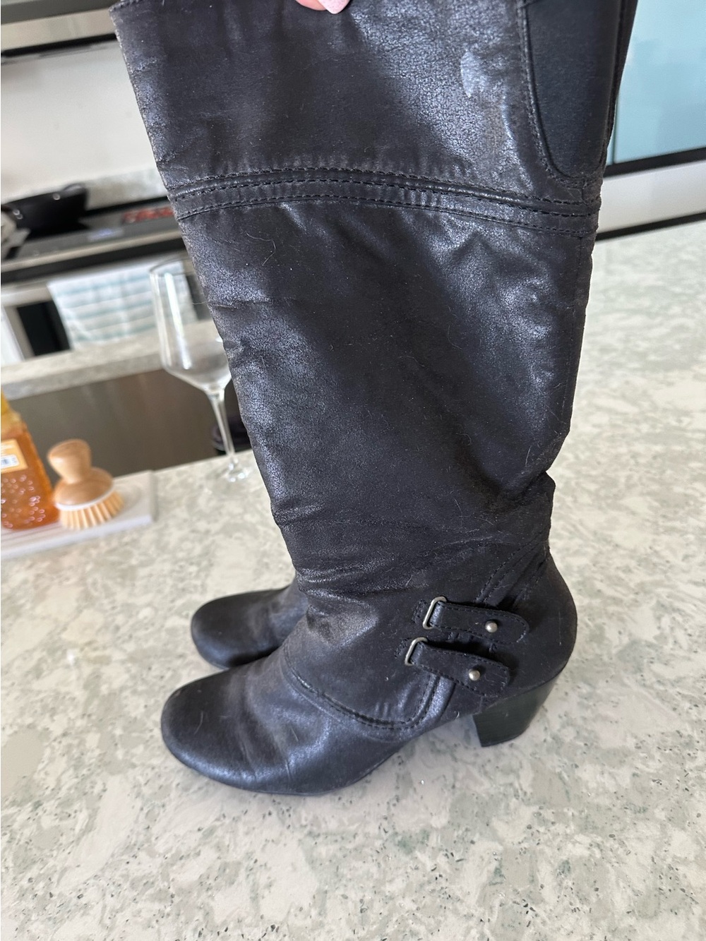 Yuu Capryna Women’s Black Mid-Calf Heeled Boots